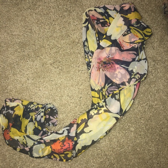 Assorted Scarves - Picture 5 of 6